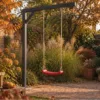 Metall- oder Holzschaukel im kleinen Garten? – realistische Swingly Einarm-Schaukel im Garten