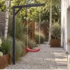 Schaukel für einen schmalen Garten: 9 Planungsideen – realistische Swingly Einarm-Schaukel im Garten