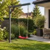 Gestaltungsidee einer Schaukel neben einer Terrasse