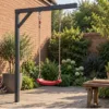 Brettschaukel oder flexibler Sitz? Ein Vergleich – realistische Swingly Einarm-Schaukel im Garten