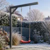 Schaukel im Winter: Pflege und Nutzungspause planen – realistische Swingly Einarm-Schaukel im Garten